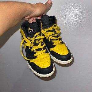 2021
Air Jordan 1 High Retro OG 'Pollen' size 6y